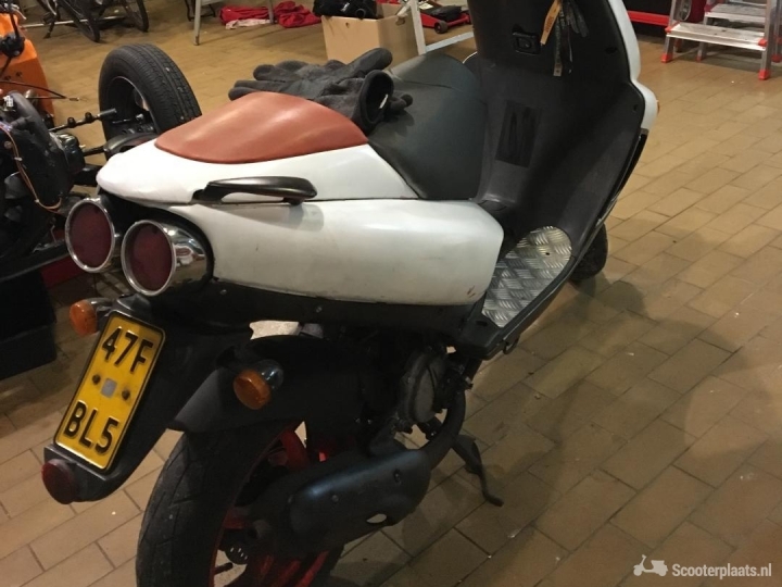 Aprilia SR 50 wit